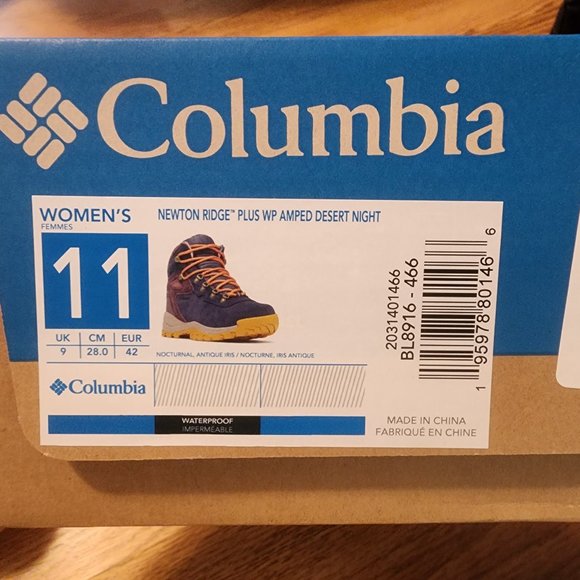 NWT Columbia Hiking Boots - Picture 3 of 3
